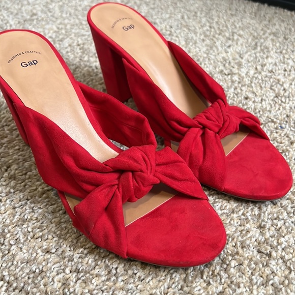 Red shoes - Picture 2 of 6